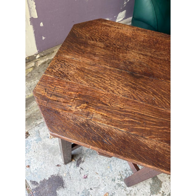 Chestnut 1910s L..& J. G. Stickley Clipped Corner Mission Oak Lamp Table - Attributed For Sale - Image 8 of 10