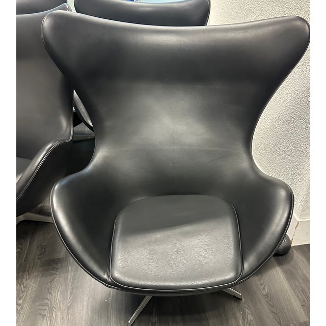 Fritz Hansen Egg Chairs by Arne Jacobsen for Fritz Hansen, 1990s, Set of 2 For Sale - Image 4 of 10