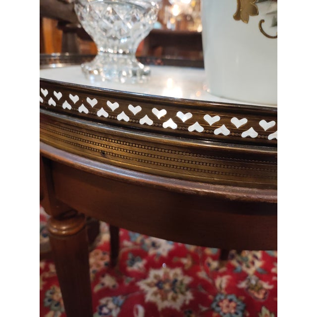 French Early 20th Century French Louis XVI Style Round Marble-Top Gueridon Table With Brass Gallery For Sale - Image 3 of 4