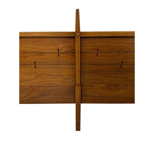 1960s Mid-Century Modern Lane Tuxedo King Size Walnut Headboard - Refinished! For Sale - Image 5 of 7