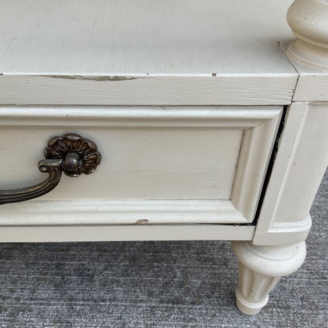 Henredon 1970s Vintage Henredon Fine Furniture End Table Nightstand For Sale - Image 4 of 12