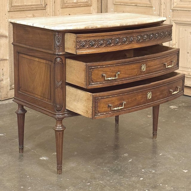 19th Century French Louis XVI Walnut Commode For Sale - Image 16 of 18