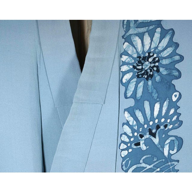 Elegant Vintage Japanese Silk Kimono with Shibori Band Design For Sale - Image 9 of 13