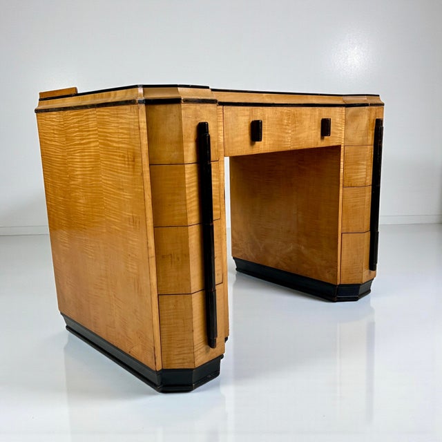 Mid-Century Modern Art Deco Desk in Satin Birchwood attributed to Heals, London, 1920s For Sale - Image 3 of 10