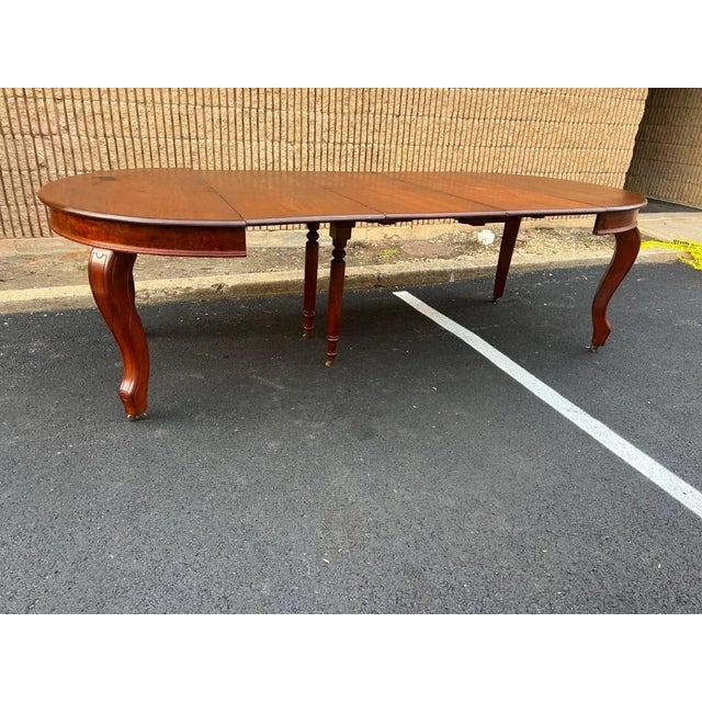 Early 20th Century Victorian. Style Carved Mahogany Round Dining Table With 4 Leaves Solid wood frame, rich wood grain...