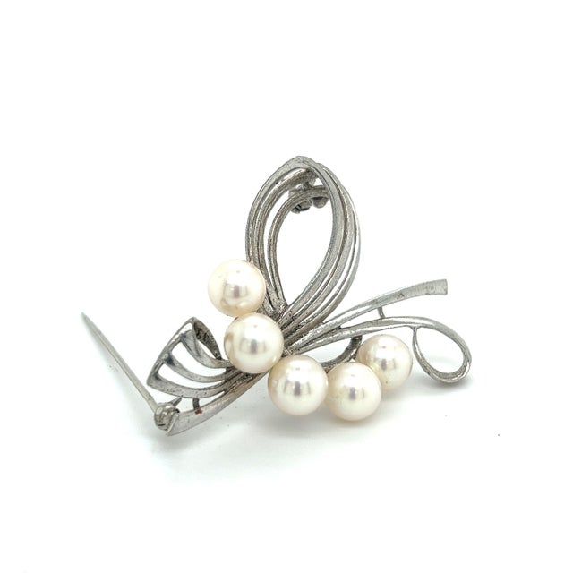 Late 20th Century Mikimoto Estate Akoya Pearl Brooch Pin Sterling Silver 7 MM For Sale - Image 9 of 10