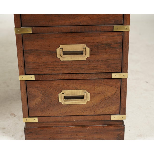 Vintage Sligh Campaign Pedestal Desk With Inlay Leather Top For Sale In Los Angeles - Image 6 of 9