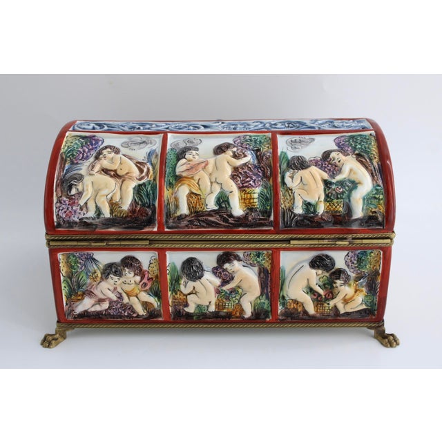 Capodimonte 1950s Rare Large Italian Capodimonte Porcelain Majolica Box W/ Putti Relief For Sale - Image 4 of 11