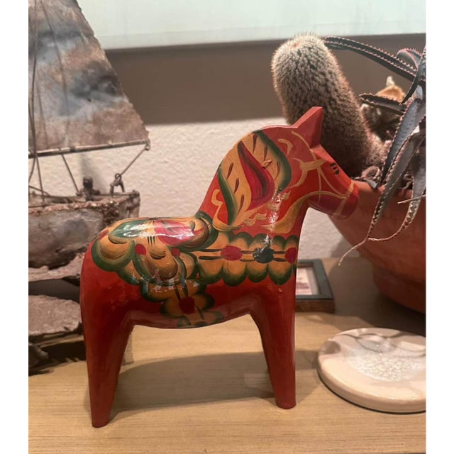 Vintage Nils Olsson 8” Dala Horse With Original Sticker For Sale - Image 4 of 6