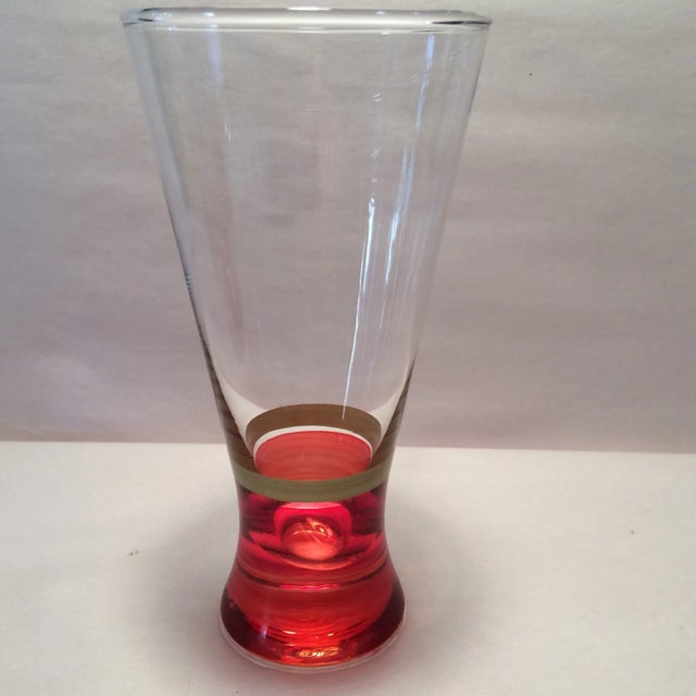 1970s Vintage Red Base With Gold Band Hand Blown Pilsner Glasses - Set of 4 For Sale - Image 5 of 11
