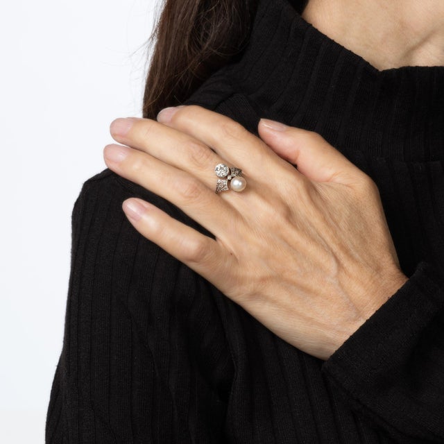 Antique Edwardian Ring 0.80ct Diamond Pearl Sz 6 Moi Et Toi Platinum Jewelry For Sale In Los Angeles - Image 6 of 6