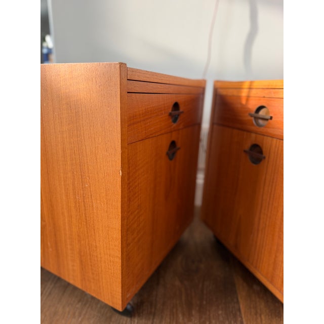 Brown Pair of 1970s Danish Modern Teak Rolling Nightstands by Axelsens Møbelfabrik for W&B Møbler, Denmark, Attributed For Sale - Image 8 of 13