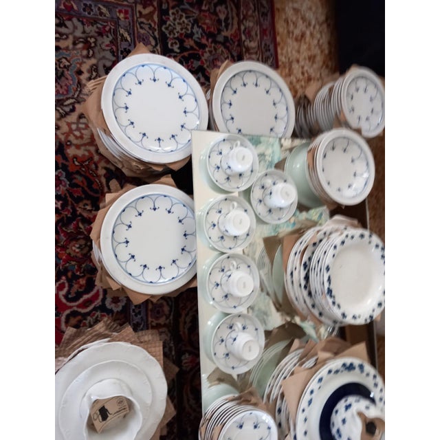 New 1980s 58 Pieces European Dinner Set Diamond Shape Rim With Bleu Decoration by Rosenthal For Sale - Image 11 of 18