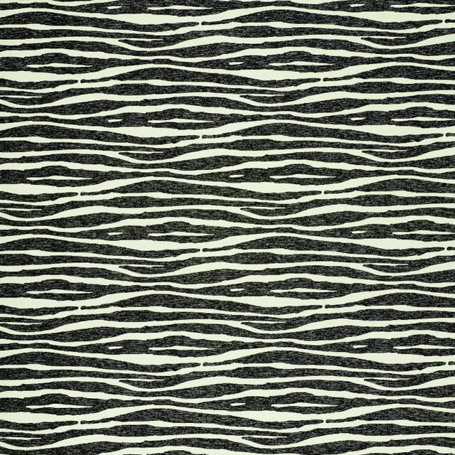 Sample - Schumacher Ripple Vinyl Wallpaper in Black & Ivory For Sale