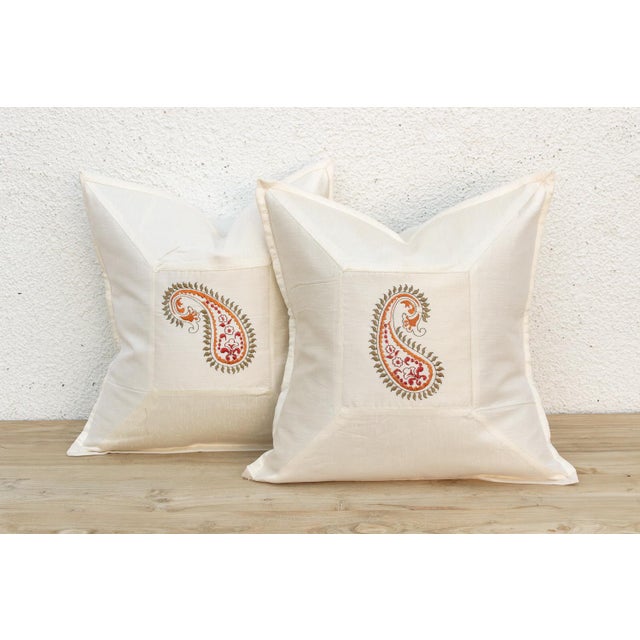 Pair of Kairi Ivory Paisley Pillow Cover For Sale - Image 4 of 7