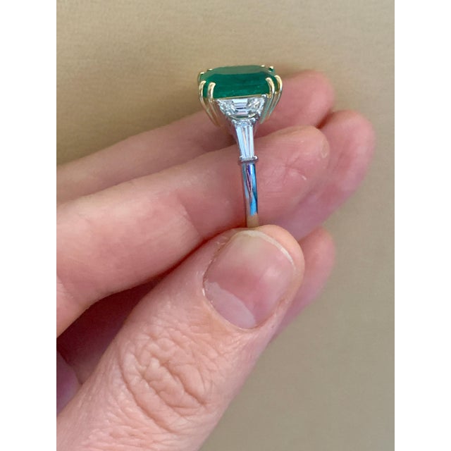 AGL Certified Minor 5.29 Ct Emerald Cut Colombian Emerald Diamond Platinum Ring For Sale In New York - Image 6 of 18