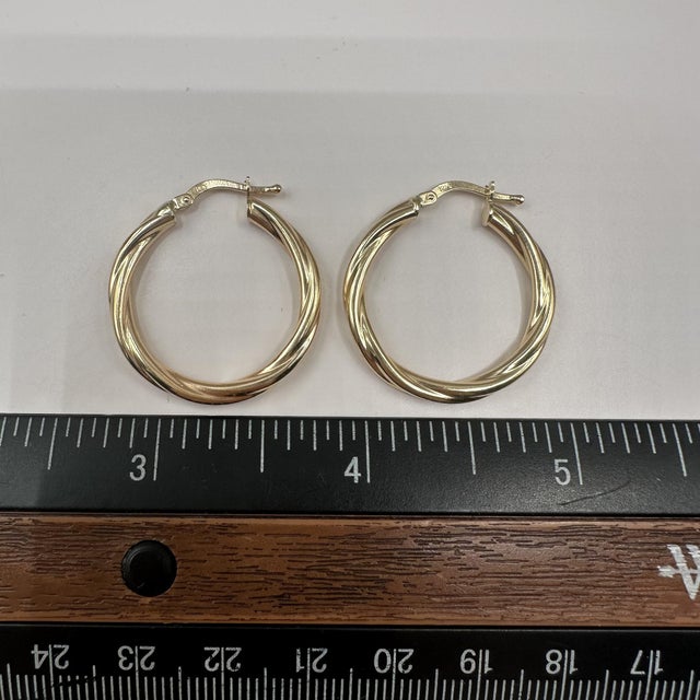 Early 21st Century 14kt Yellow Gold Twisted Hoop Earrings – 1 1/16in, 2.9mm, 2g, New, A Pair For Sale - Image 5 of 5