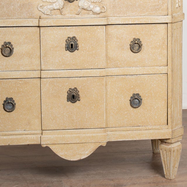 19th Century Pair of Swedish Gustavian Painted Chest of Three Drawers With Griffins For Sale - Image 12 of 15