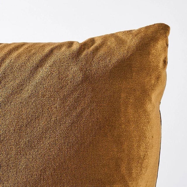 This pillow features Venetian Silk Velvet Fabric with a knife-edge finish. The ultimate in sumptuous luxury, our gorgeous...