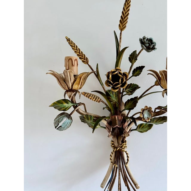 Italian Hand-Painted Tole Floral Bouquet Wall Sconce, 1940s For Sale - Image 3 of 18