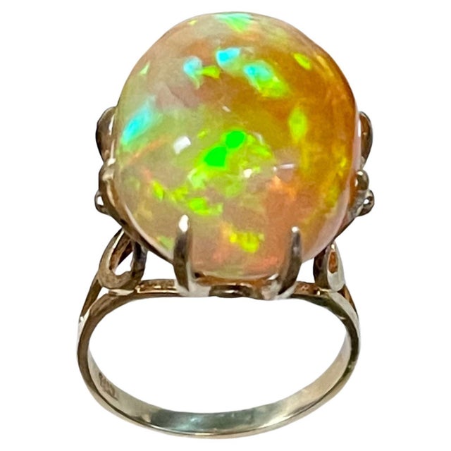 12 Carat Oval Shape Ethiopian Opal Cocktail Ring 14 Karat Yellow Gold For Sale - Image 17 of 18