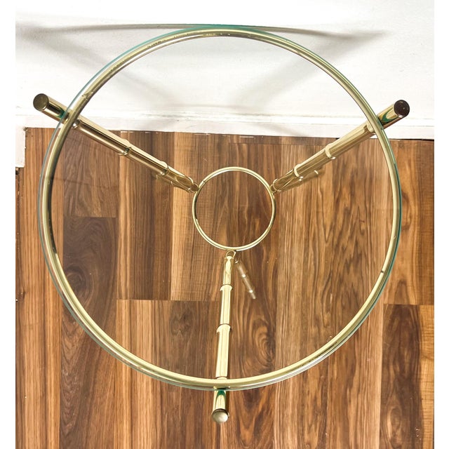 Vintage 23" Faux Bamboo Brass-Tone Metal & Glass Plant Stand – Hollywood Regency / Chinoiserie For Sale - Image 9 of 12