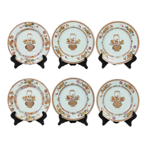 Chinese Export Porcelain Rose Verte Plates Painted With Flower Baskets, Yongzheng Period (1723-1735)