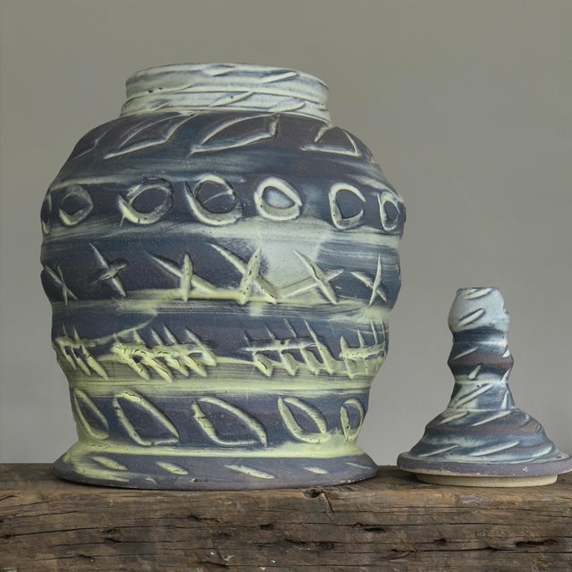 Postmodern Vintage Abstract Expressionist Monumental Sgraffito Lidded Jar by Arnie Zimmerman, Signed (1982) For Sale - Image 3 of 10