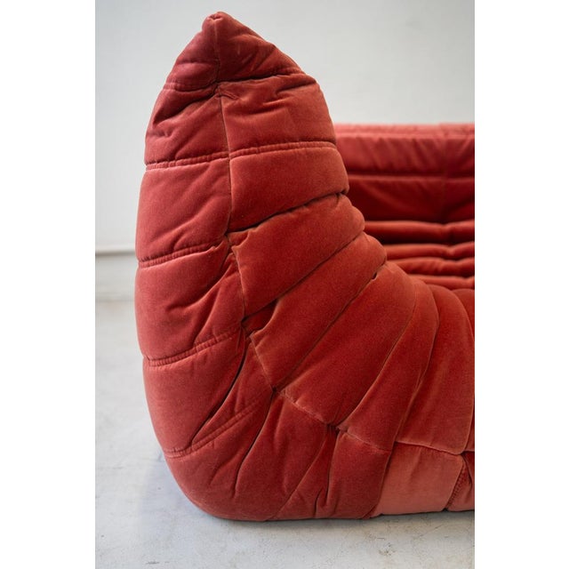 Ligne Roset Vintage Two-Seat Togo Sofa with Arms in Burgundy Velvet by Michel Ducaroy for Ligne Roset, 1970s For Sale - Image 4 of 18