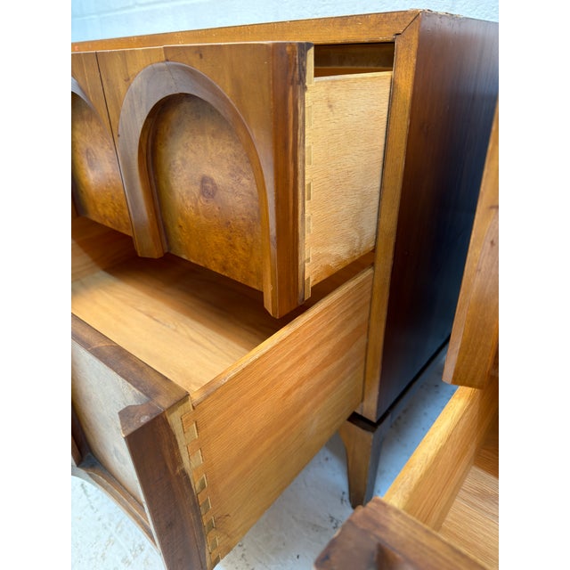 Brown Mid-Century Walnut and Burlwood Arched Nightstands by Thomasville, Pair For Sale - Image 8 of 14