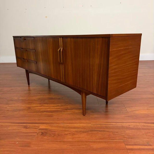 Mid-Century Modern RHF Vintage Mid-Century Sideboard For Sale - Image 3 of 16