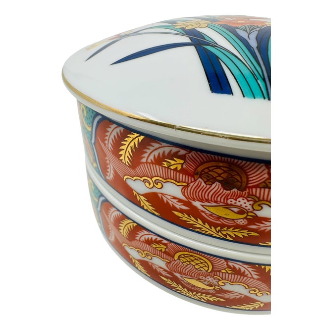 Japanese 1980s Toscany Collection Japan Imari Style Porcelain Stacking Bento Trinket Box - 3 Piece Set For Sale - Image 3 of 13