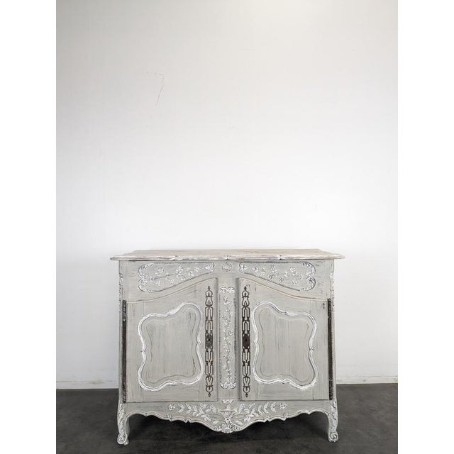 Provençal Louis Xv Style Buffet, Richly Carved and Patinated Grey, in Very Good conditions.