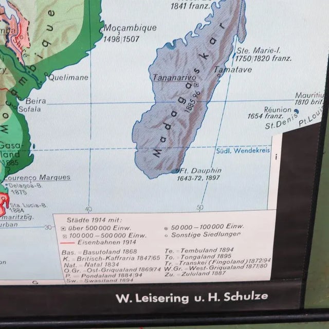 Wood School Wall Map of Africa by Leisering & Schulze for Velhagen & Klasing, 1950s For Sale - Image 7 of 10