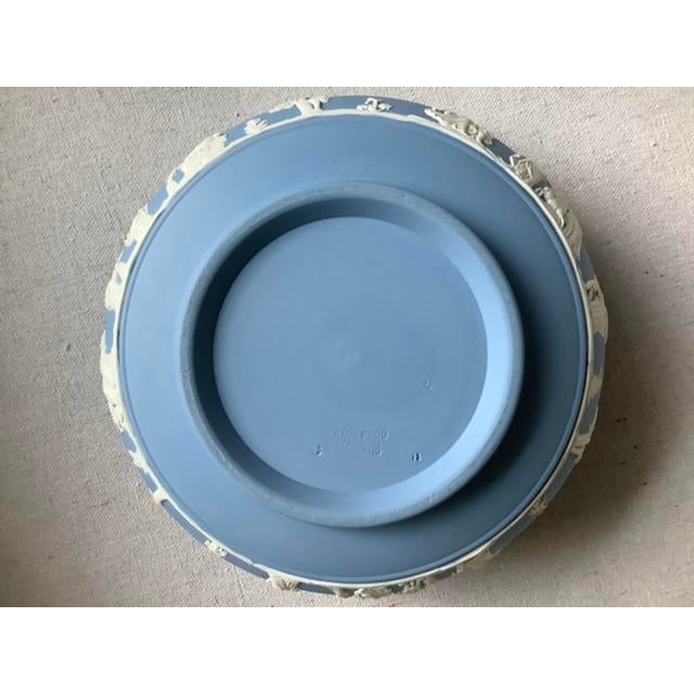 English 1950s Blue Wedgwood Fruit Bowl For Sale - Image 3 of 5