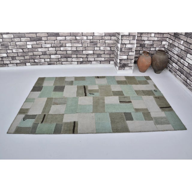 1960s Turkish Handwoven Anatolian Rug, 1960s For Sale - Image 5 of 10