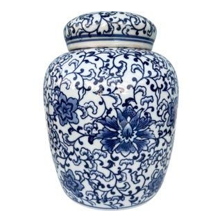 Vintage Asian Blue & White Ginger Pot With Lid For Sale