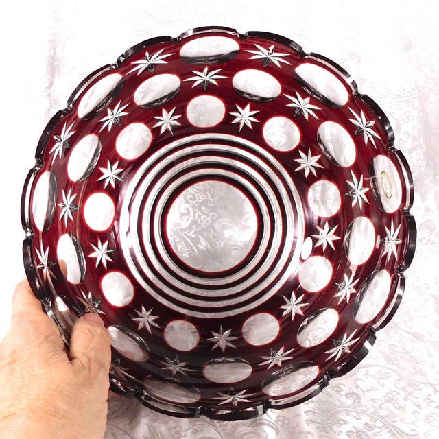 1950s Traditional Large Red Cut to Clear Bowl With Circles and Stars # 27277 For Sale - Image 4 of 6