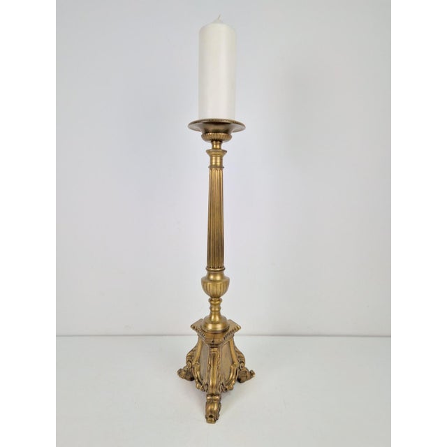 Classic large solid Copper-brass floor candlestick from the 19th century. Dimensions: Height 61 cm x top 12 cm and base 19...
