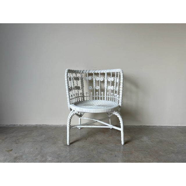 Antique White Palm Beach Heywood Wakefield - Style Victorian Wicker Chair For Sale - Image 8 of 13