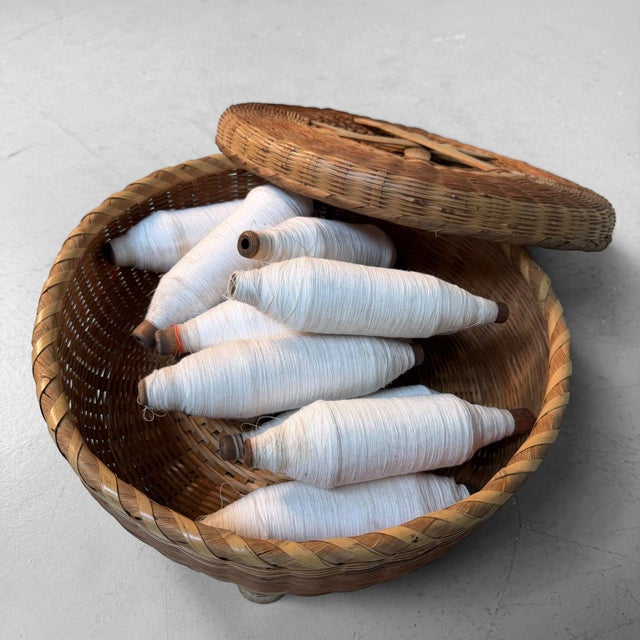 Mid-Century Modern Japanese Bamboo Weave Matsuura Basket with Lid, 1950s For Sale - Image 3 of 18