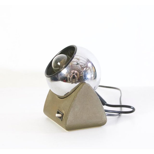 A fun lamp suitable for small spaces or to put an accent light on an object. The chrome ball is attached with a magnet...