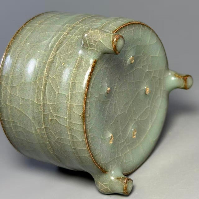 Chinese Celadon Tripod Censer, Elegant Crackle‑Glaze Ribbed Collectible Vessel For Sale - Image 6 of 7