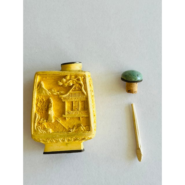Light Yellow Carved Resin Snuff Bottle With Jade Stopper For Sale In San Diego - Image 6 of 7