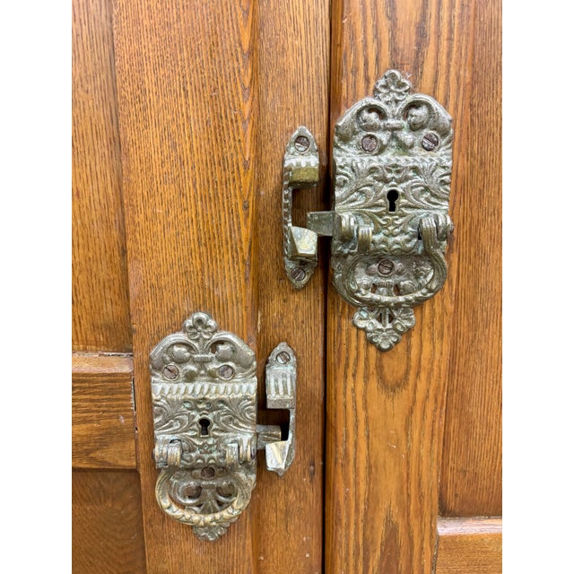 Antique Large Size American Oak and Metal Ice Box Chest Cabinet For Sale In Kansas City - Image 6 of 15