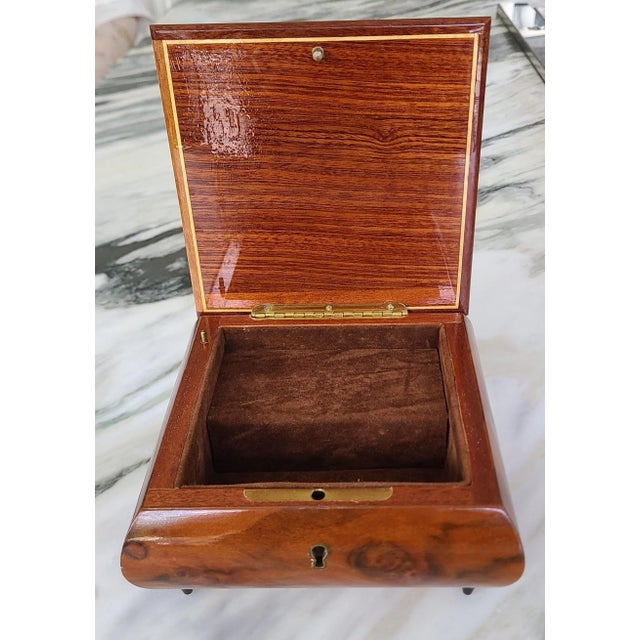1970s Vintage Sorrento Italian Marquetry Inlay Music Box - Torna a Surriento For Sale - Image 5 of 13