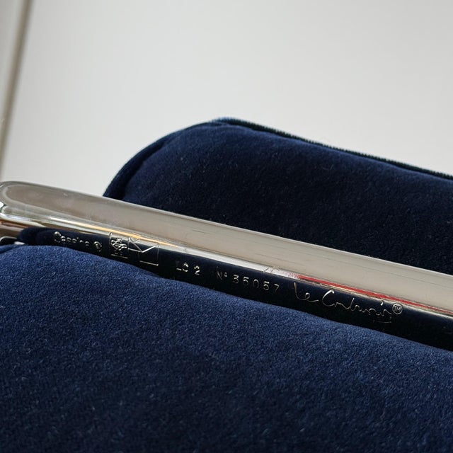 1970s Lc2 Petit Sofa by Le Corbusier, Pierre Jeanneret, and Charlotte Perriand for Cassina For Sale - Image 9 of 9