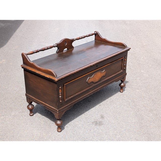 Vintage Jacob Bloom Style Mid-Century Walnut Stained Cedar Chest Storage Bench For Sale In Washington DC - Image 6 of 10