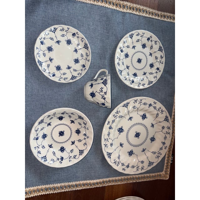 French Country 1940s Churchill Staffordshire "Finlandia" Blue & White 5 Piece Service For Sale - Image 3 of 7