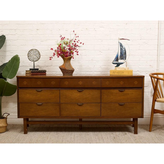 Mid 20th Century Vintage Basset Mid-Century Modern Walnut Nine-Drawer Dresser With Inlay For Sale - Image 5 of 12